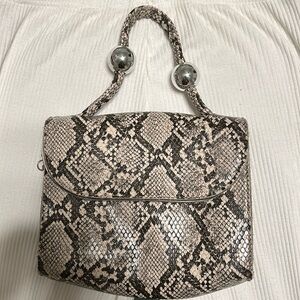Women’s hand bag